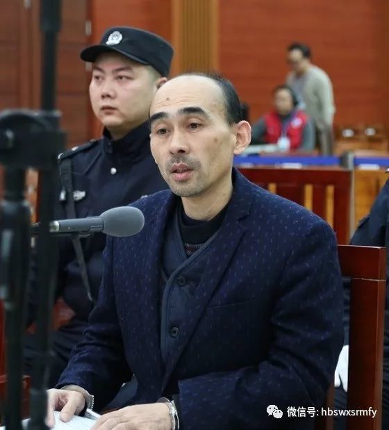15个小时的较量—胡怀宇等19人涉黑案庭审纪实