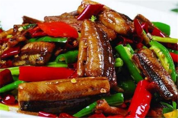 鲁菜美食推荐:酒香铁锅蟹,油爆鲍花,蒜香鳝片的做法厨艺