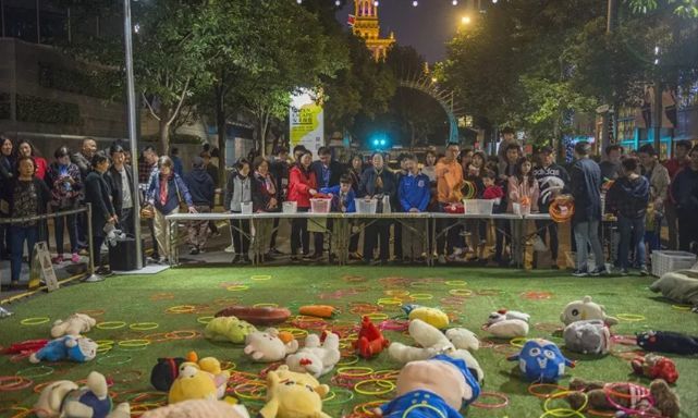 还老"好白相" 烤肉啤酒搭配抓娃娃套圈等游戏是来到"安义夜巷"必须