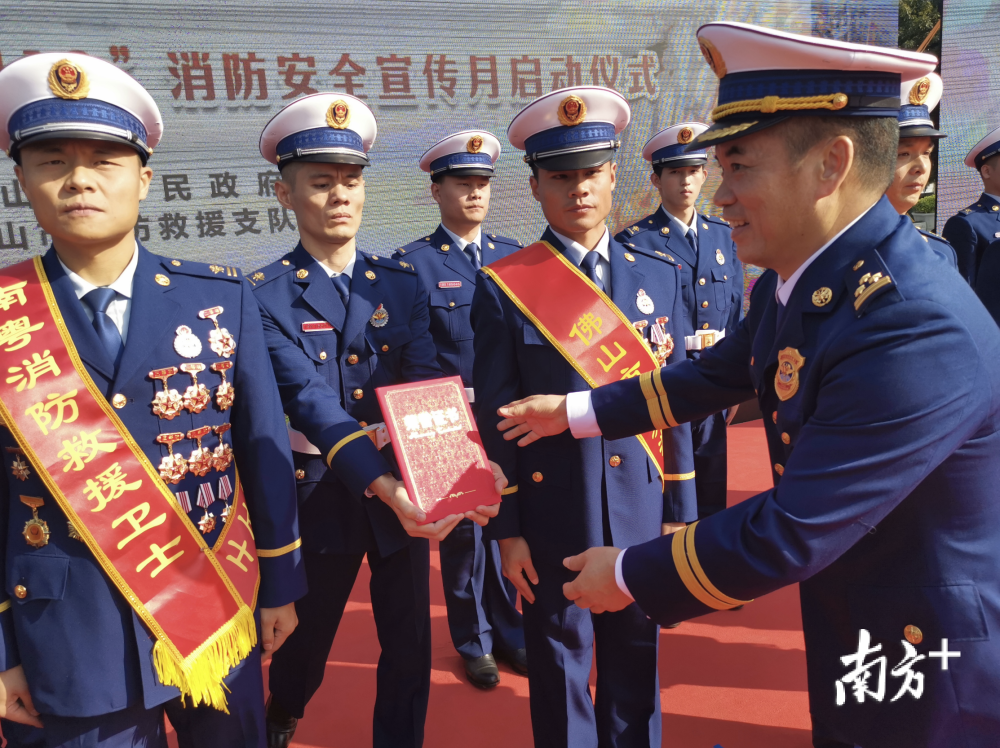 就今年的火灾形势等有关问题独家专访了佛山市消防救援支队支队长王帅