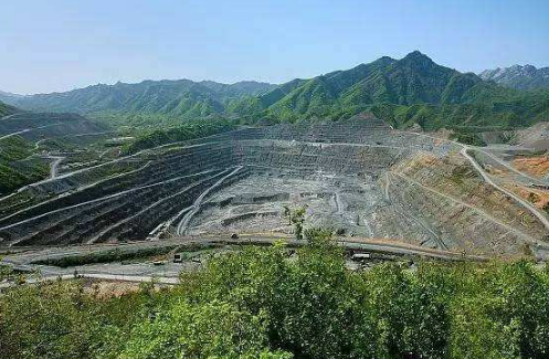 中国大批专家赶赴河南栾川,发现200万吨钼矿