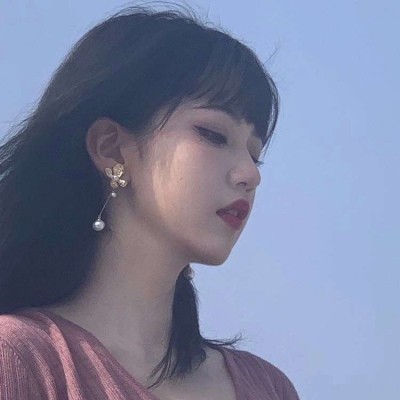 ins超火女生头像:原来,所有的只不过是我在阳光下捡拾起的碎影残梦