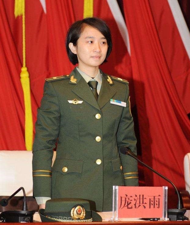 武警英雄见义勇为不幸牺牲,妻子被特招入伍,授少校军衔!