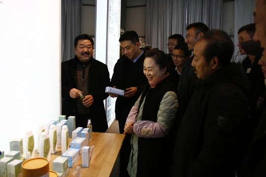 通过与叶萌电话交流,杨吉庆又得到了一个建议,可能是花椒树患了天牛病