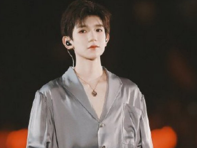 有种"锁骨精"叫王源,别人的锁骨能放硬币,而他的却能"养鱼!