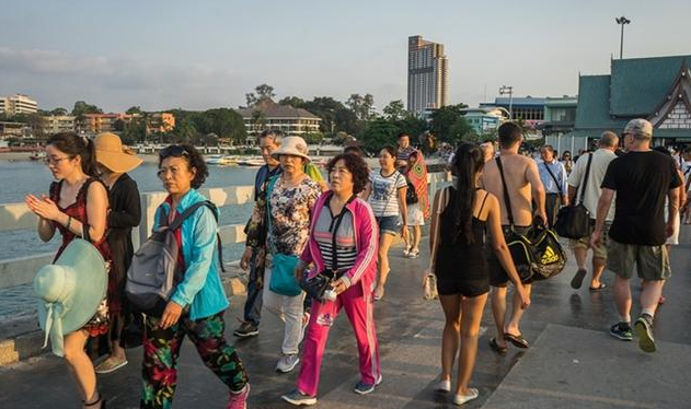 中国人最喜欢去的旅游国家为当地创下千亿收入当地商贩中文十级