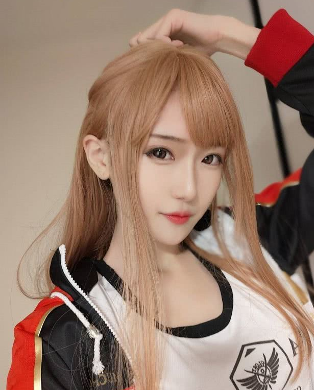 腐团儿cos全职女神苏沐橙,有谁注意她的锁骨?是多少女人的梦想!