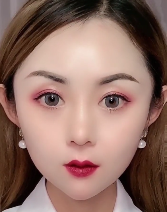 女生仿妆"赵丽颖",开始:有点神似,看到成品:二叔能分清吗?
