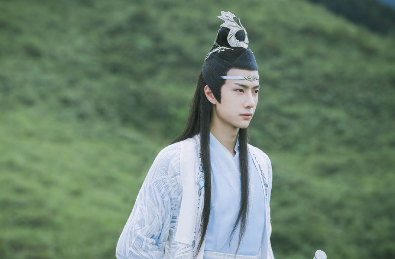 《陈情令》蓝忘机戒鞭幕后,王一博身材很抢眼,比女生还要瘦弱