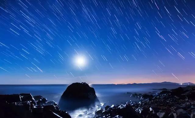 经典语录:愿你熬得过万丈孤独,藏得下星辰大海