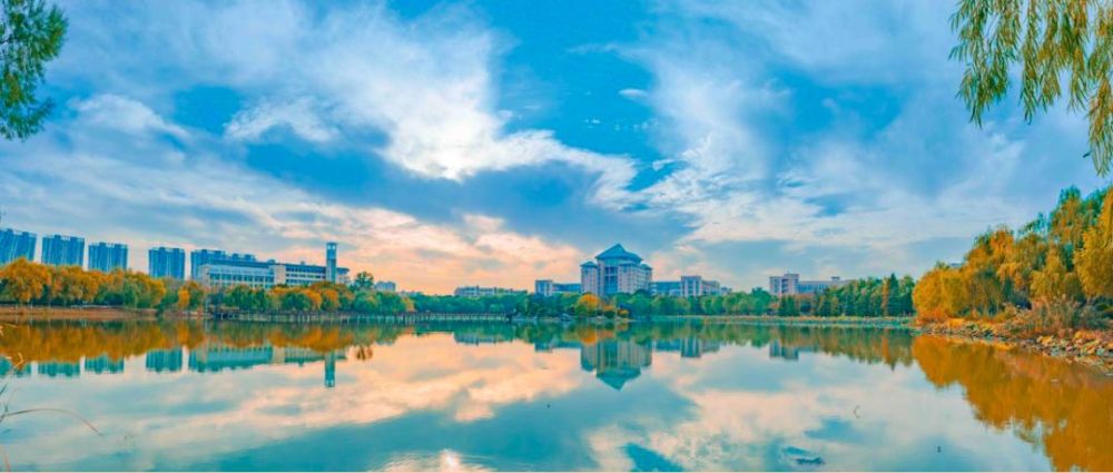 拍摄者:汪子宇 武汉科技大学 "沁湖"作为自然湖泊 已成为美丽独特的