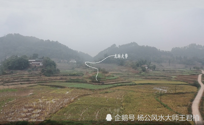 风水大师王君植带成都风水培训班寻龙点穴下山蟒蛇风水宝地被明清古人