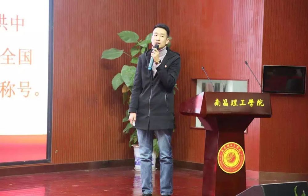 优秀奖:工商管理学院李浩,人文教育学院付文琴,电子与信息学院陈孺