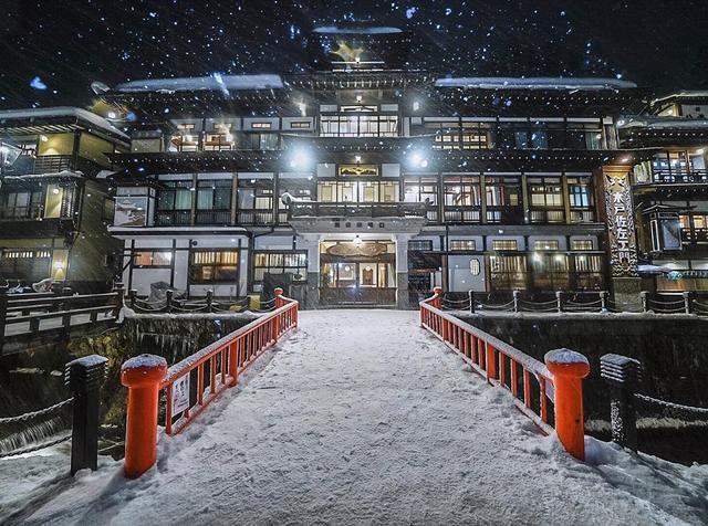 真实存在的《千与千寻》场景,唯美梦幻的温泉胜地:银山温泉