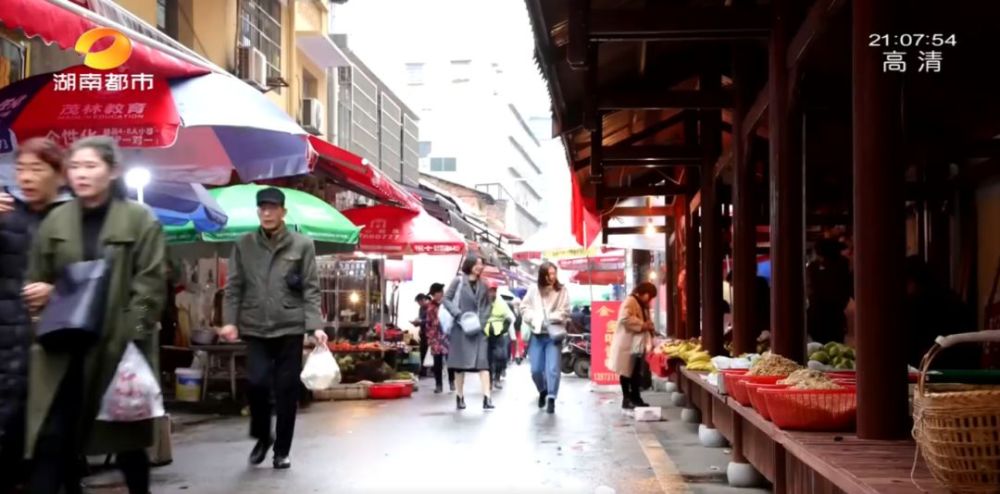 上碧湘街,长沙人喜欢叫它南门口菜市场.