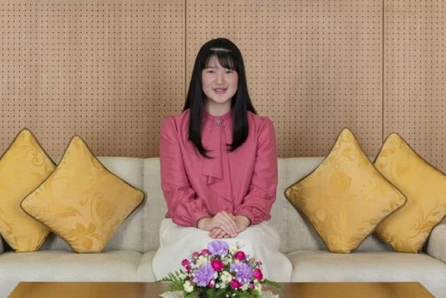 日本爱子公主女大18变,空气刘海少女感满满,增肥后长得更甜美