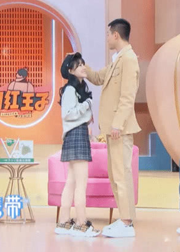 168女生和185男生合影,168和185身高差图片 有种身高叫冯提莫,和185帅哥站一起后,男生:梦想女友类型!