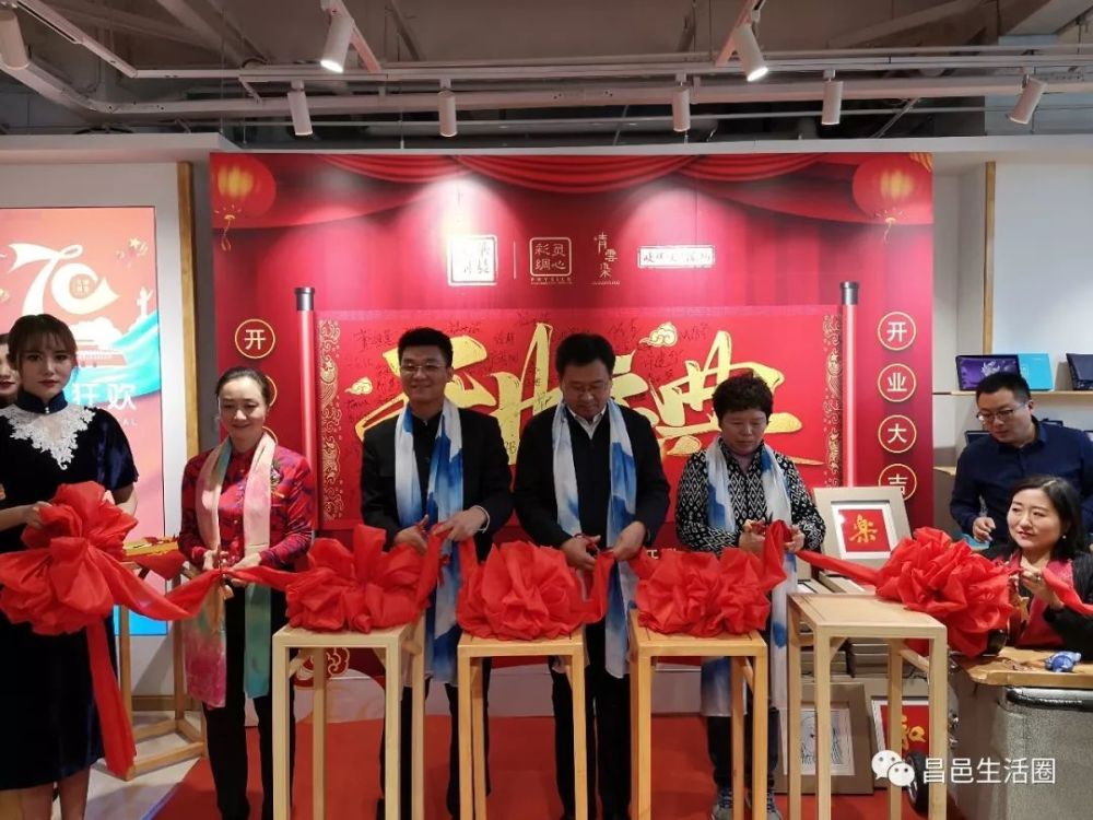 活动现场,中国棉纺织协会会长朱北娜女士,秀水街集团董事长张永平