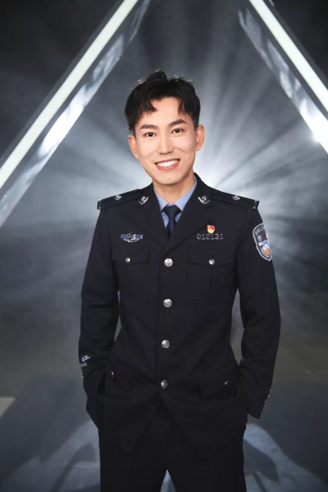 帅气民警精彩答题,《一站到底》巅峰对决不容错过!