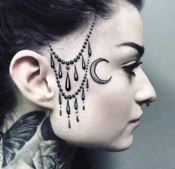 更何况是纹身,所以一般很少有人能够承受的了在耳朵上面纹身的,所以