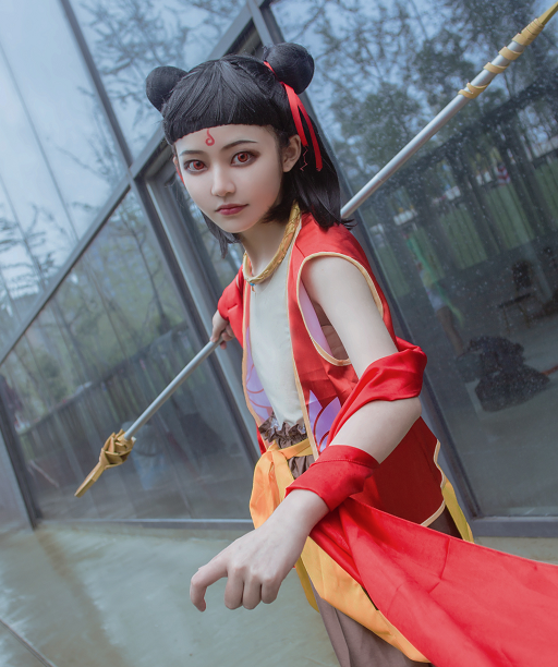 哪吒之魔童降世哪吒cosplay,调皮可爱的cos小姐姐