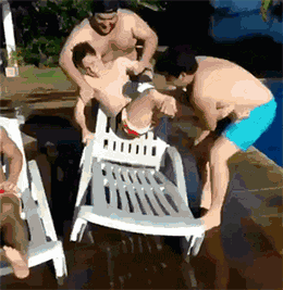 搞笑gif动图:看着特别解气,每个熊孩子背后肯定都有熊