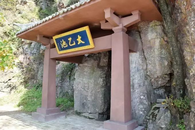 王屋山太乙池在我国古代,有所谓"三山四渎五岳"的说法.