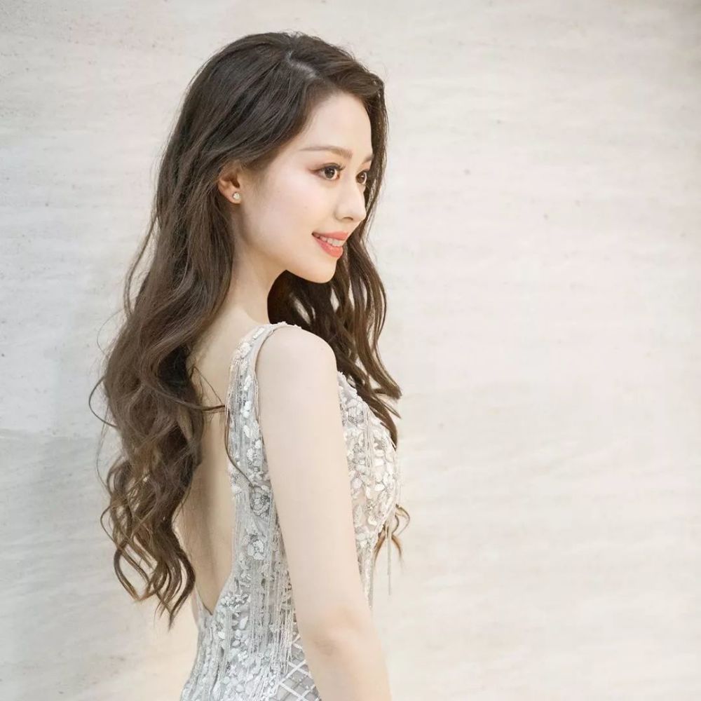 95后女护士苦恼胸太大,疯狂健身瘦胸!网友:胸太大有时候也是种负担!