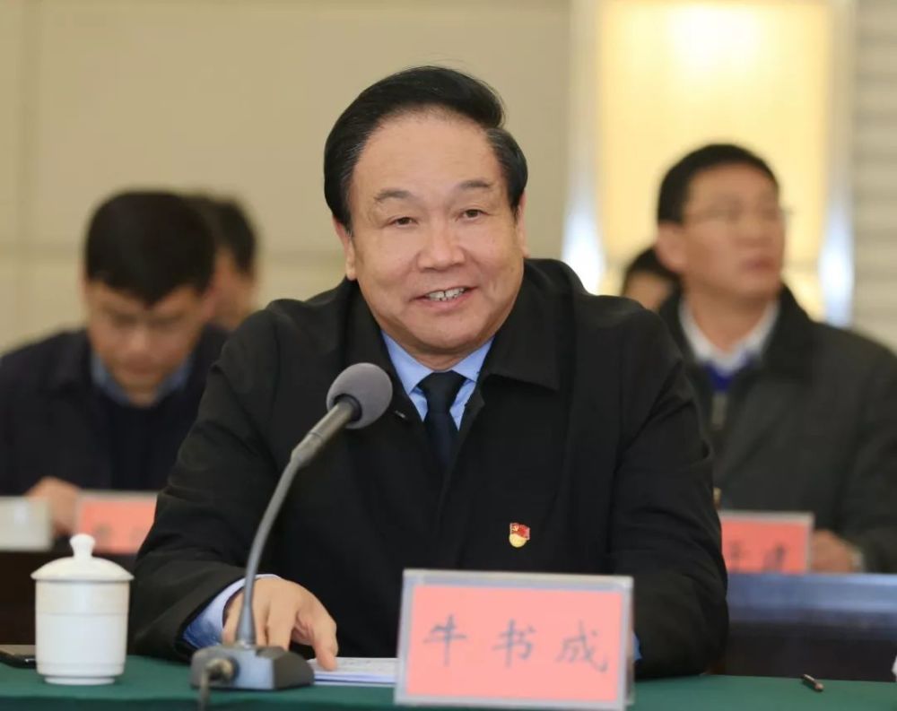 (校党委书记牛书成致辞) 马富国在致辞中代表鹤壁市委市政府对郑州