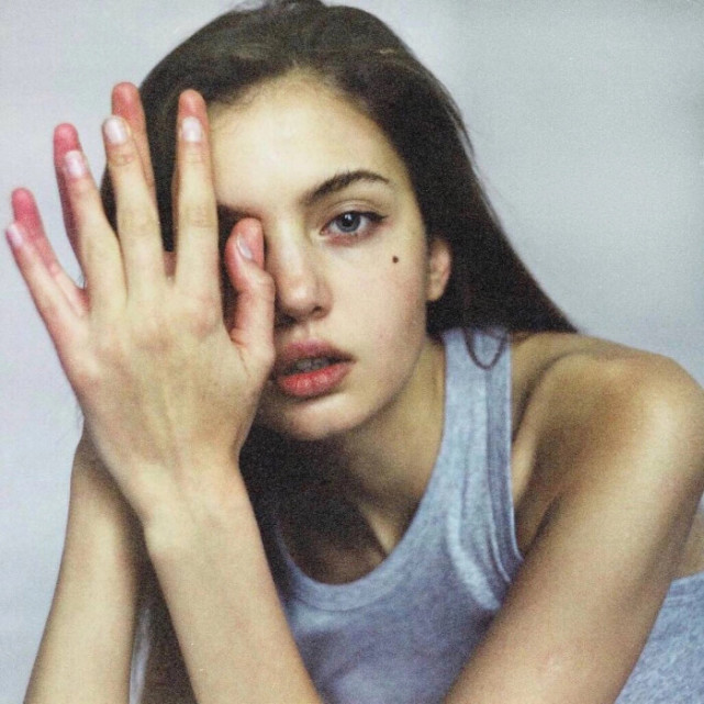 治愈向·ins超火女生头像:世界上没有强大的敌人,只有