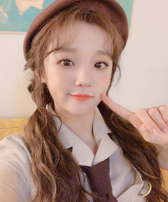 宋雨琦晒双马尾自拍照,秒变甜美少女,网友:过分可爱了