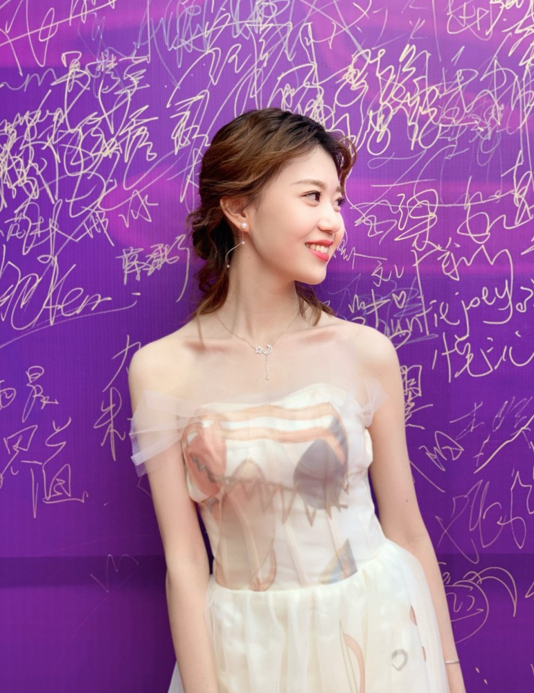 除了这六朵金华,腾讯nba女主播还有新面孔吴迪和小
