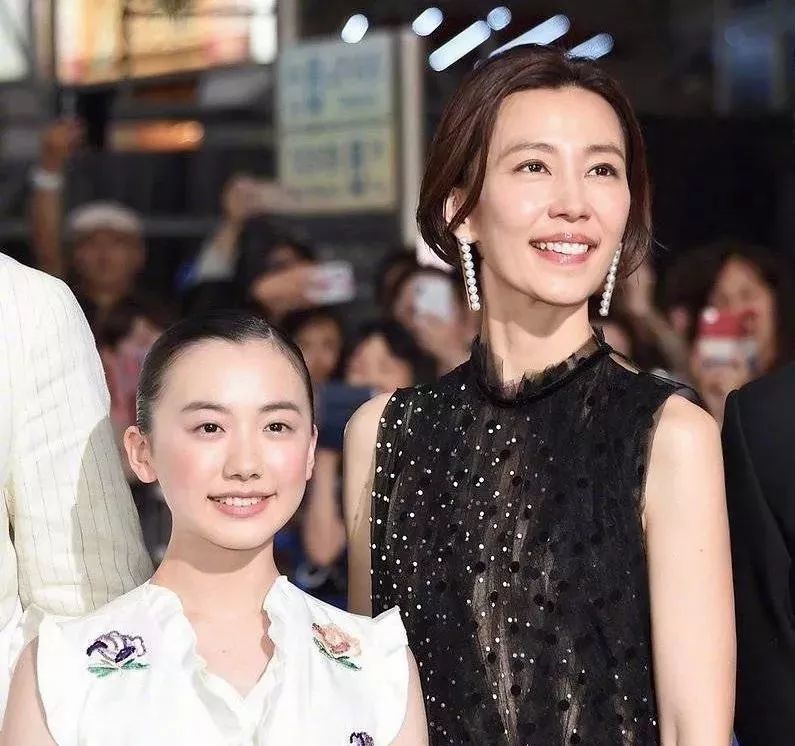 日本国民闺女深陷"身高魔咒"?15岁芦田爱菜仅1米45,被