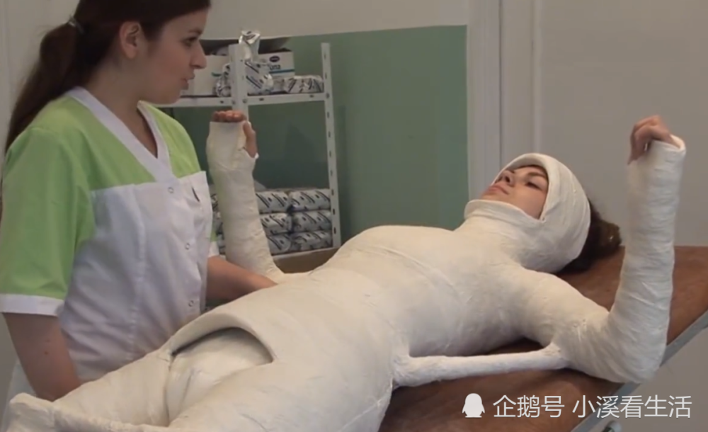 美女为了减肥,竟用绷带缠住自己三年?拆开后惊艳众人!
