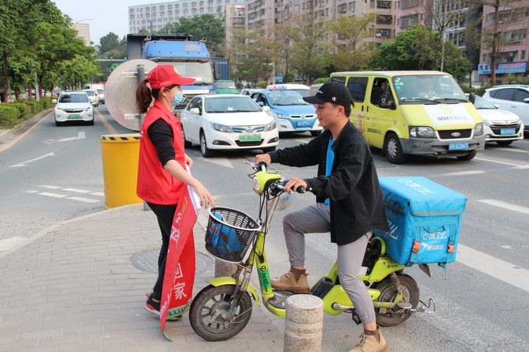 道路交通安全服务(交通劝导,劝导行人骑电动车戴头盔)