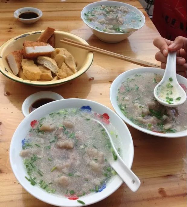 花样繁多,口味丰富,让人目不暇接 扁食,拌面,煎包,蓬壶肉羹汤 豆浆