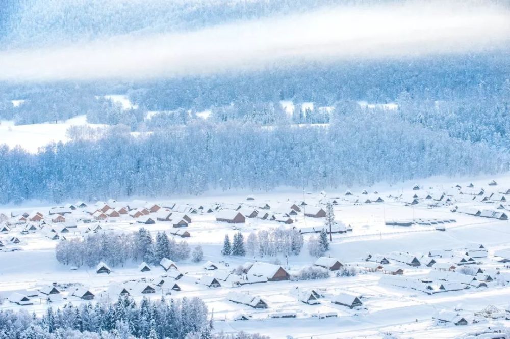 新疆编外宣传委员赵立坚点赞新疆雪景新疆的冬季终于藏不住了