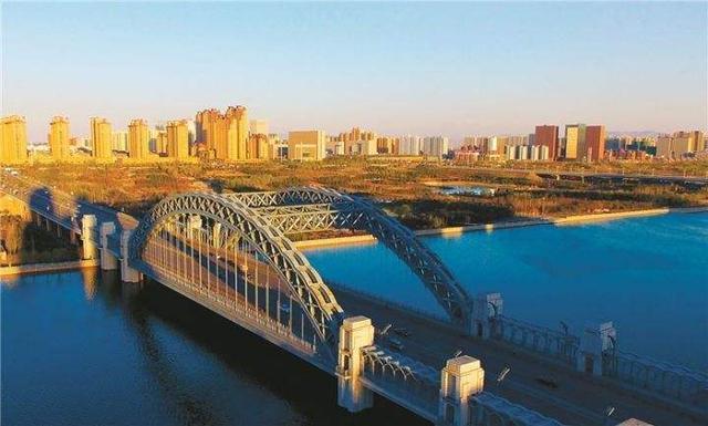 经济总量大同_大同古城图片