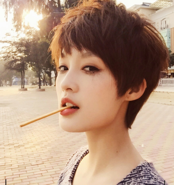 李沁:我不适合短发,助理:尝试下,看到效果粉丝眼睛看