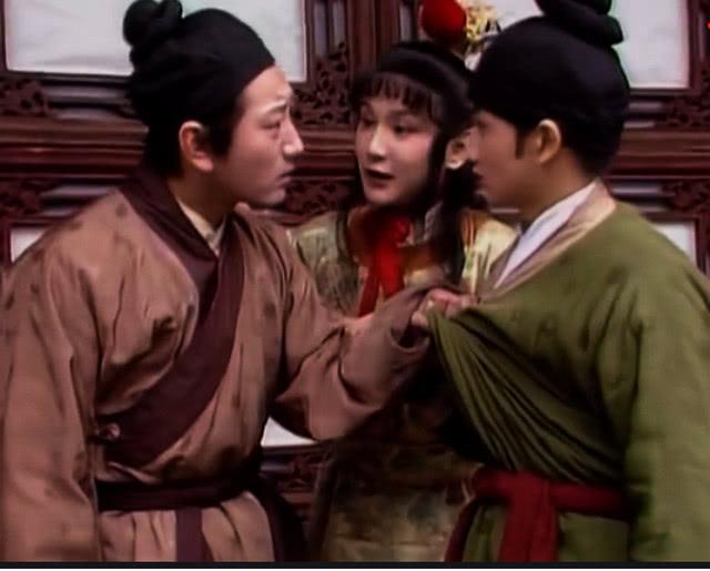 《红楼梦》茗烟这个浑小子,"按着一个女孩子",究竟做