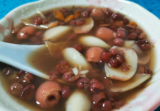 大叔家的冬季食谱:莲子红豆汤,香甜味美,软糯可口,家人爱吃!