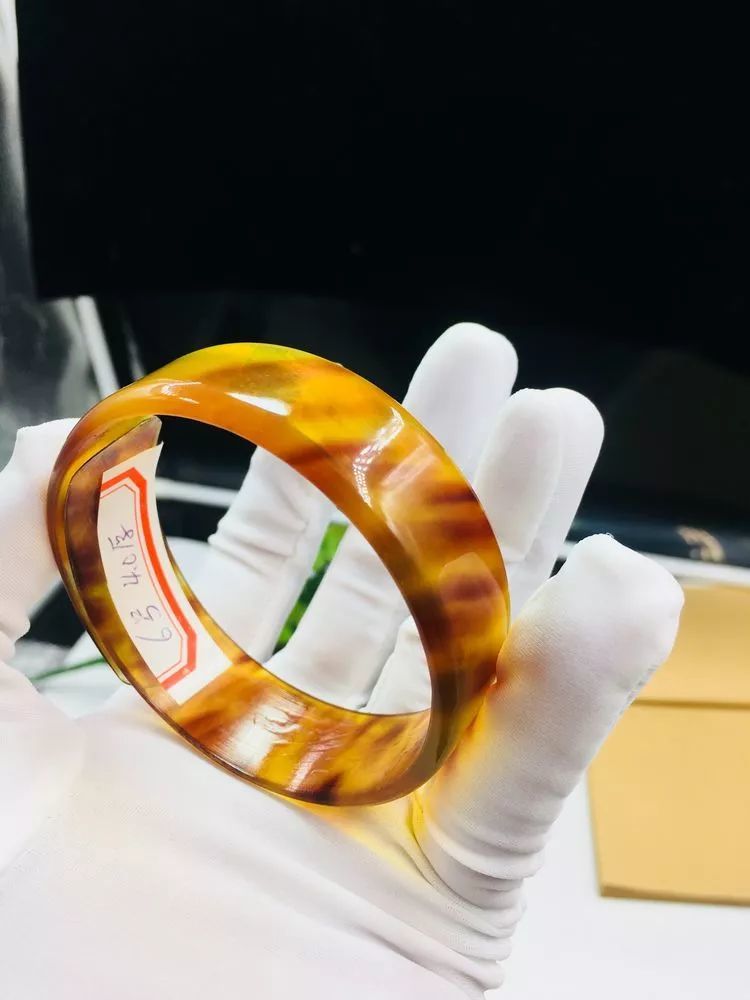 说说玳瑁手镯眼镜架框佩戴有什么好处呢?