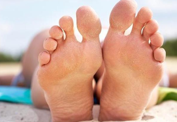 脚上出现这3种症状"肝功能"可能变差了,尽快进行检查肝脏