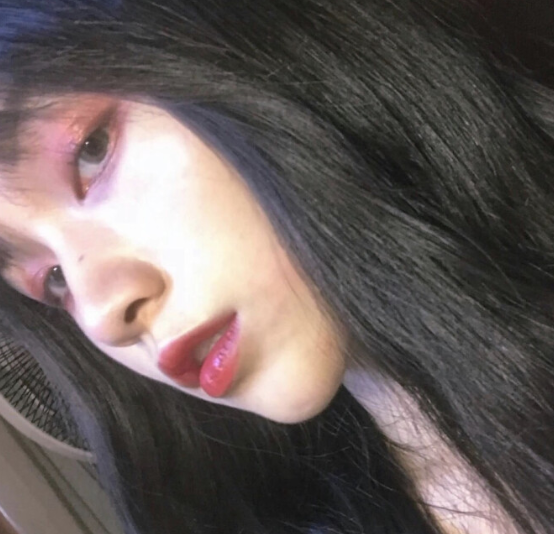 网易云扎心热评:我想成为你一想,就会嘴角上扬的小窃喜