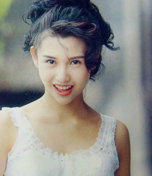"最美星二代":邱淑贞大女儿沈月 香港90年代的性感女神很多,让人难以