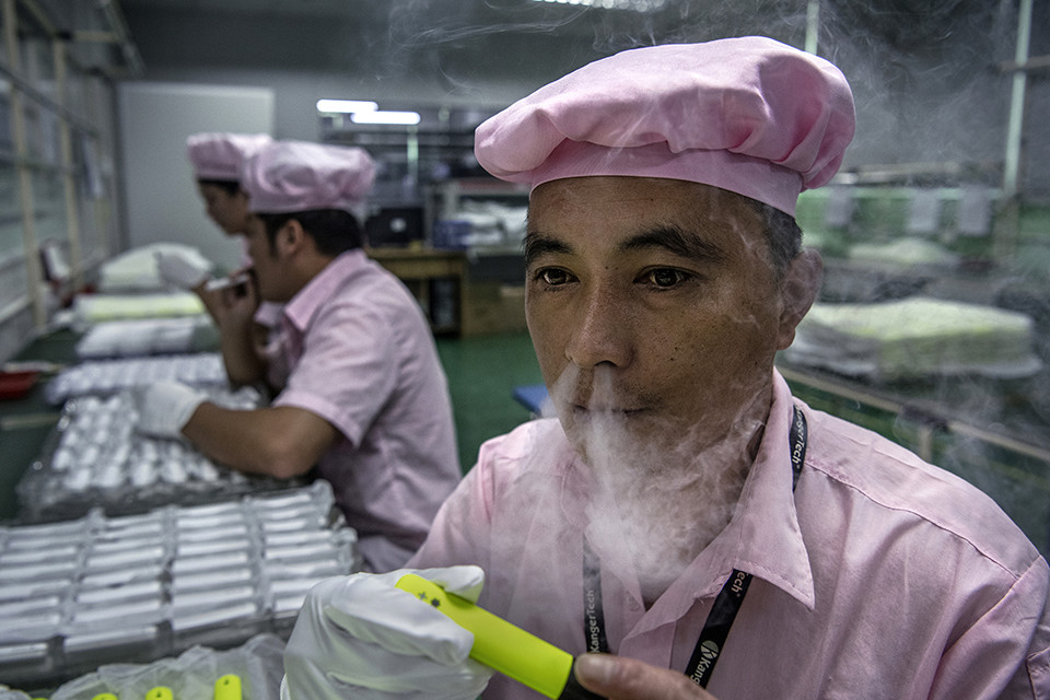 福永集聚,它们构成一条完整的产业链,流水线上送出全世界95%的电子烟