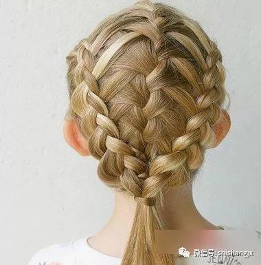 齐刘海萌萝莉发型,小学女孩中长发扎发!