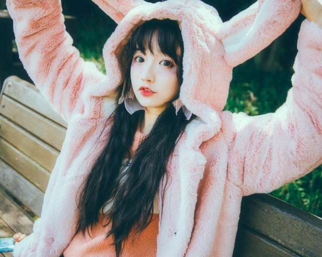 软妹：甜美少女冬日粉嫩写真