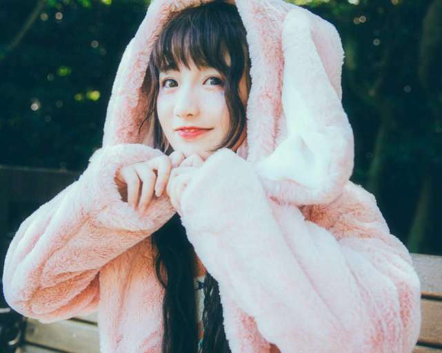 软妹：甜美少女冬日粉嫩写真