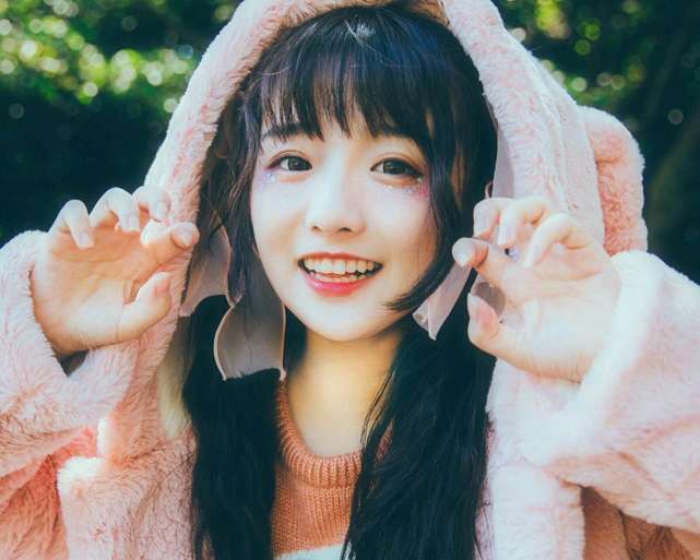 软妹：甜美少女冬日粉嫩写真